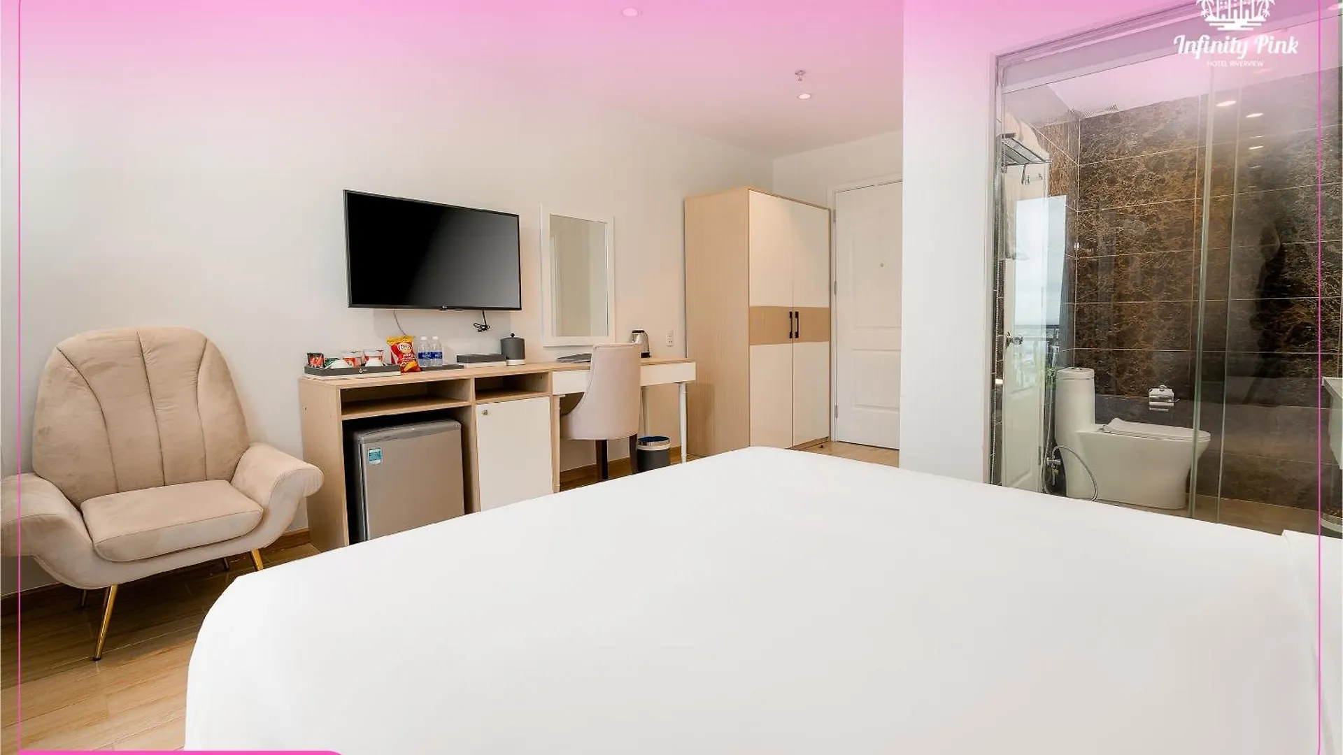 Infinity Pink Hotel Riverview Da Nang 0*,  Vietnam