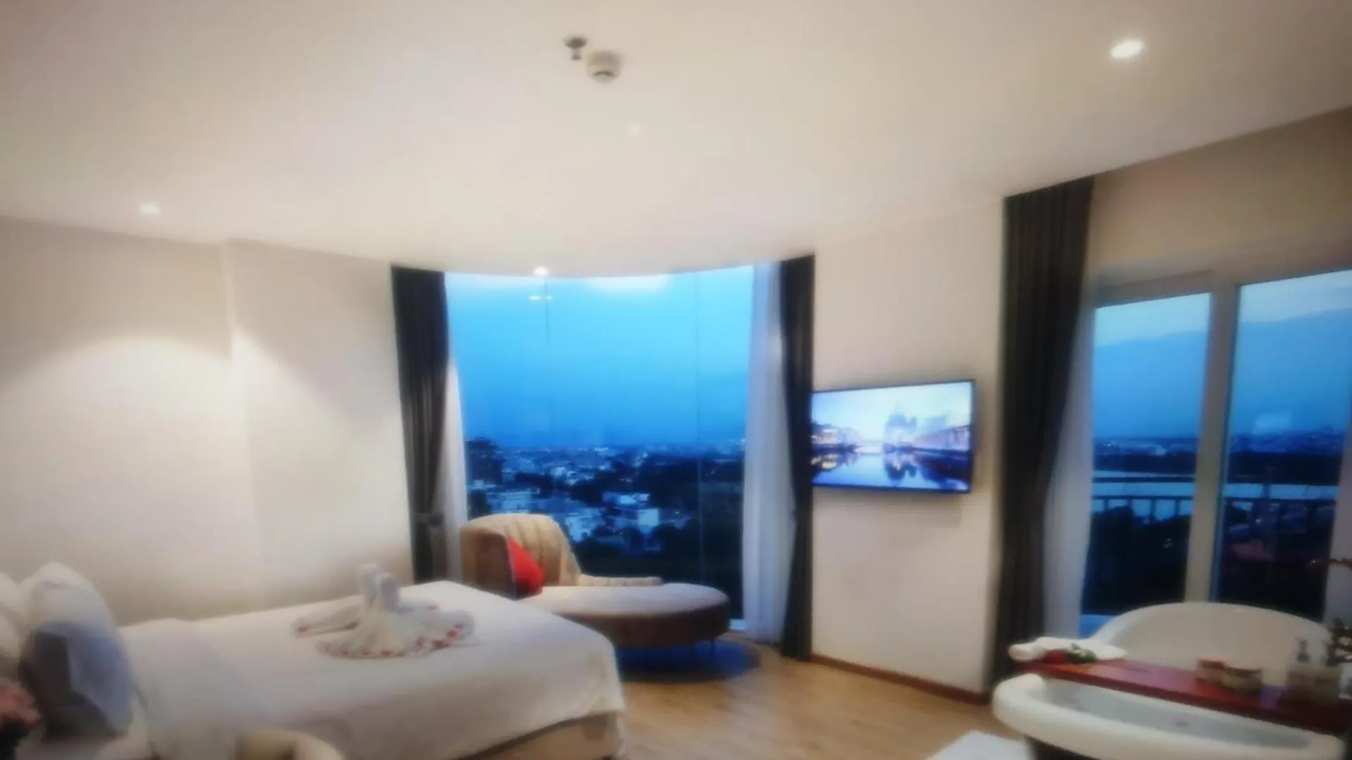 Infinity Pink Hotel Riverview Ντα Νανγκ